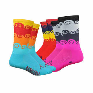 Chaussettes defeet autour des vagues en vente sur cyclonesocks.com