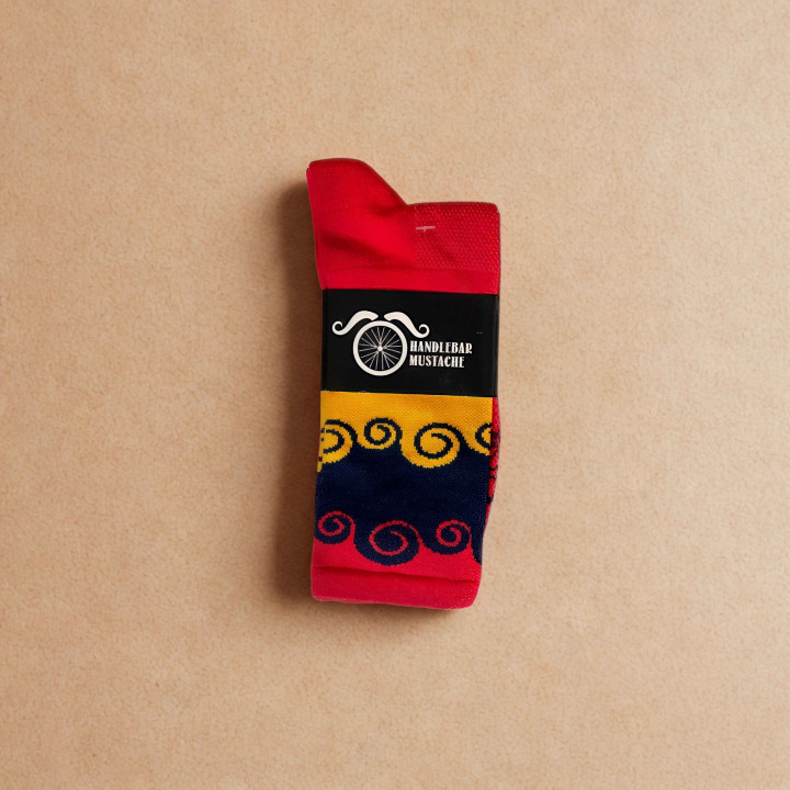 Chaussettes defeet autour des vagues en vente sur cyclonesocks.com