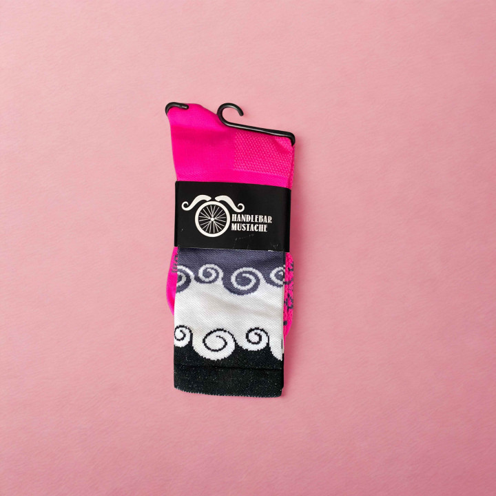 Chaussettes defeet autour des vagues en vente sur cyclonesocks.com