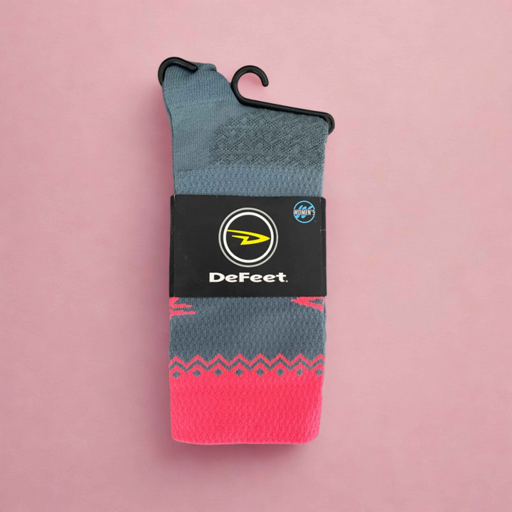 Chaussettes Defeet Levitator Lite (coupe femmes) en vente sur cyclonesocks.com