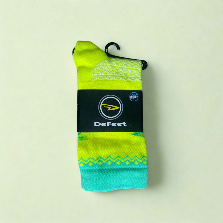 Chaussettes Defeet Levitator Lite (coupe femmes) en vente sur cyclonesocks.com