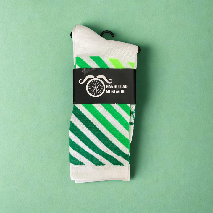 Chaussettes de cyclisme Defeet Decade Pro disponibles sur cyclonesocks.com