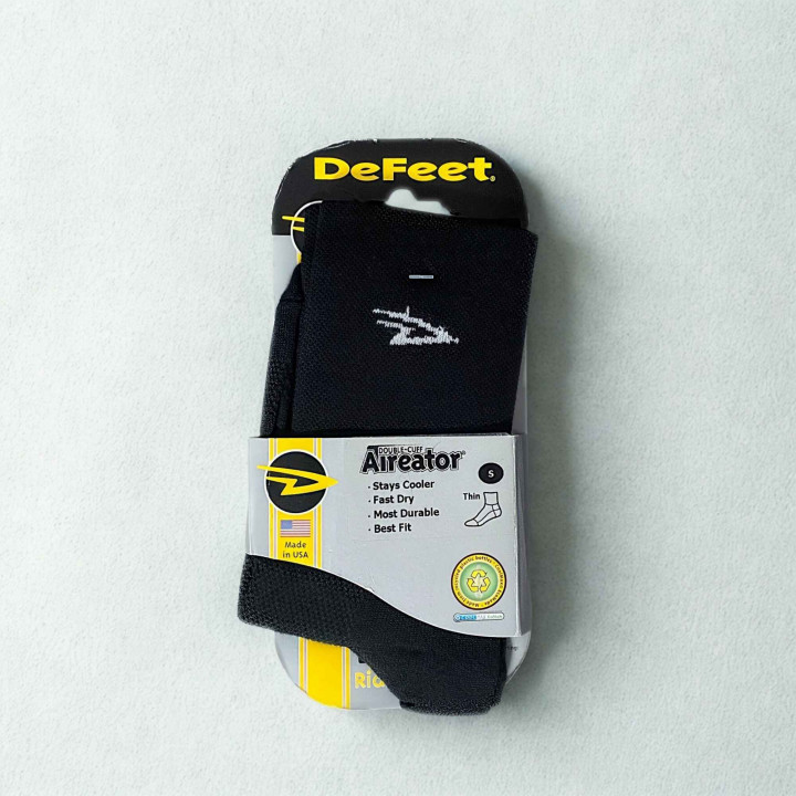Chaussettes Defeet Aireator noir double-épaisseur en ente sur cyclonesocks.com