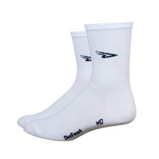 Chaussettes Defeet Aireator blanc en vente sur cyclonesocks.com.